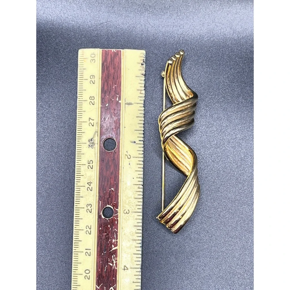 80s‎ Gold Tone Twisted Ribbon Pin Brooch Women's Fashion Jewelry Classic 3
